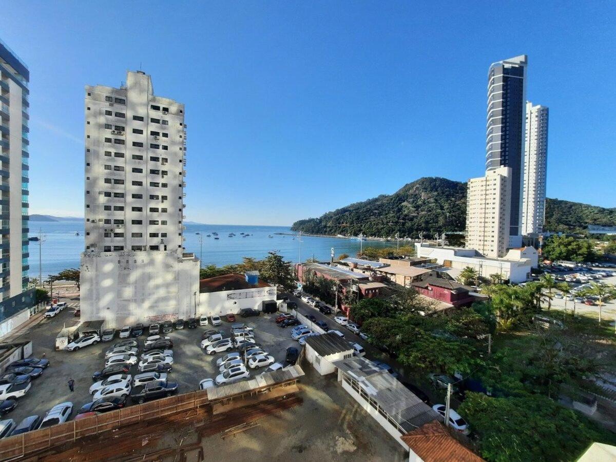 3 Suites Linda Vista Da Orla De Bc A 50M Da Praia - Somente Familiares Балнеариу-Камбориу Экстерьер фото