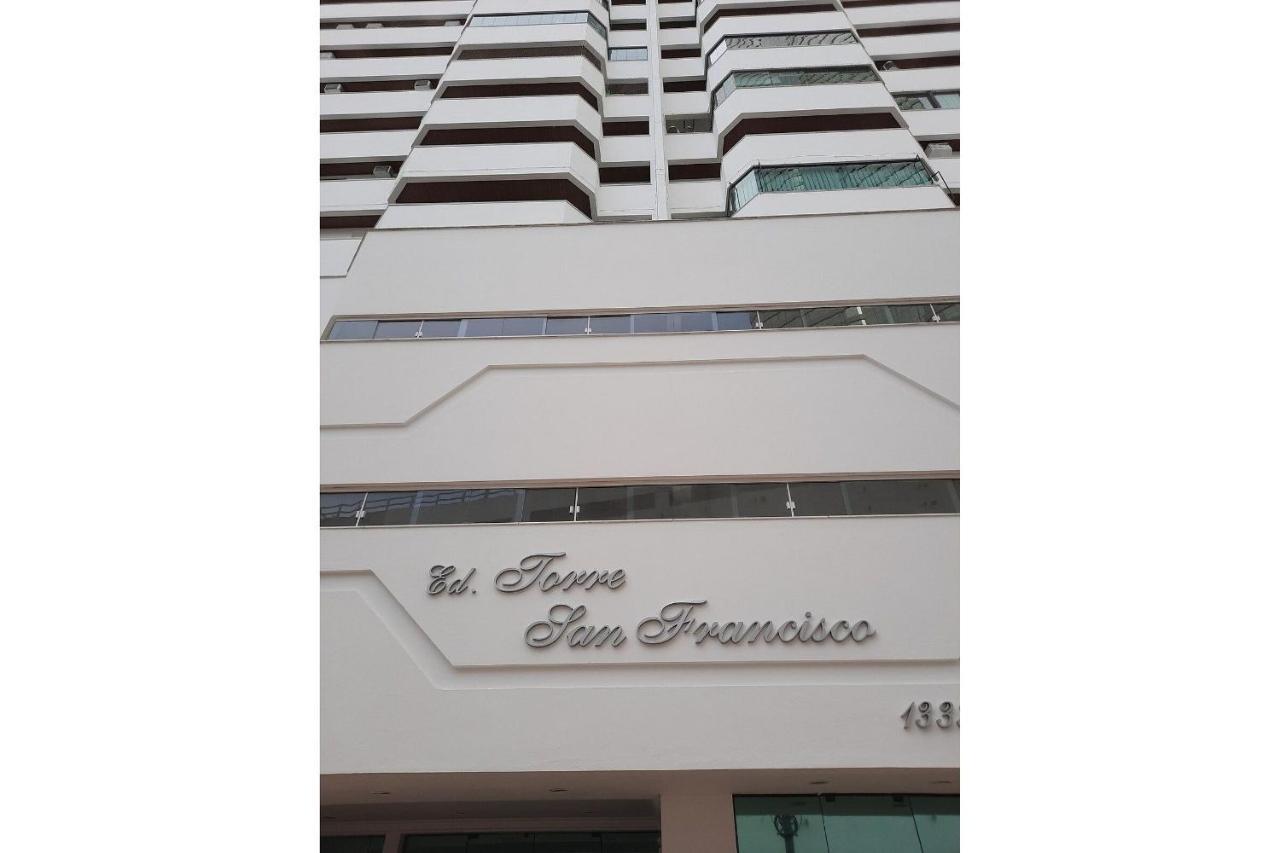 3 Suites Linda Vista Da Orla De Bc A 50M Da Praia - Somente Familiares Балнеариу-Камбориу Экстерьер фото