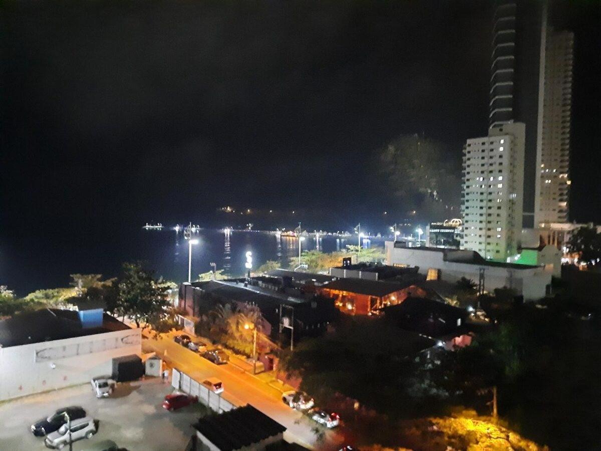 3 Suites Linda Vista Da Orla De Bc A 50M Da Praia - Somente Familiares Балнеариу-Камбориу Экстерьер фото