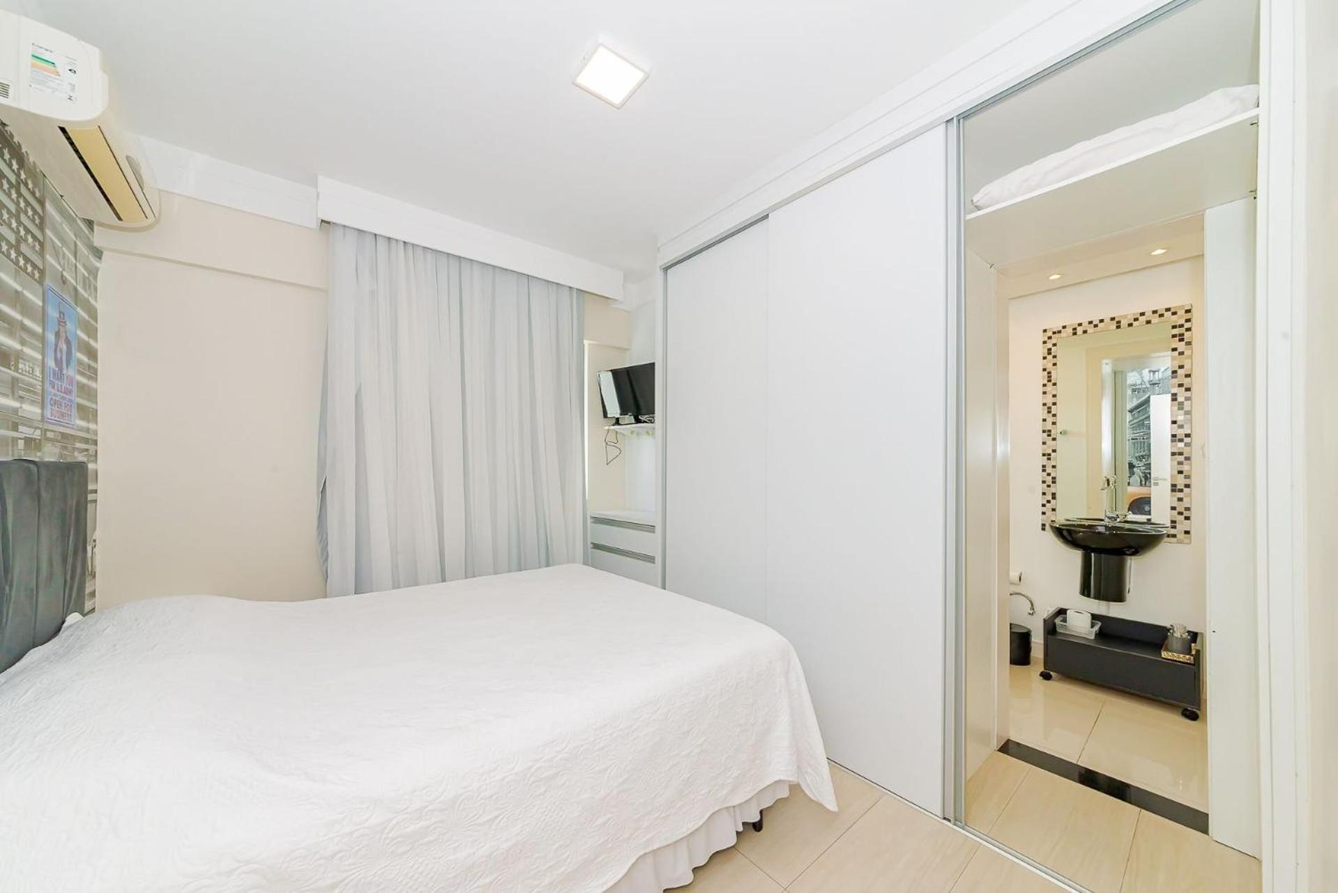 3 Suites Linda Vista Da Orla De Bc A 50M Da Praia - Somente Familiares Балнеариу-Камбориу Экстерьер фото