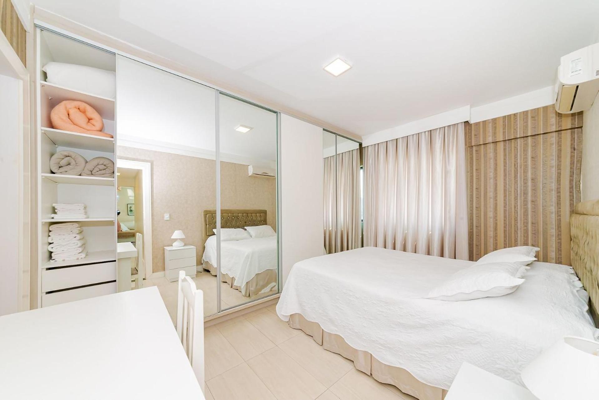 3 Suites Linda Vista Da Orla De Bc A 50M Da Praia - Somente Familiares Балнеариу-Камбориу Экстерьер фото