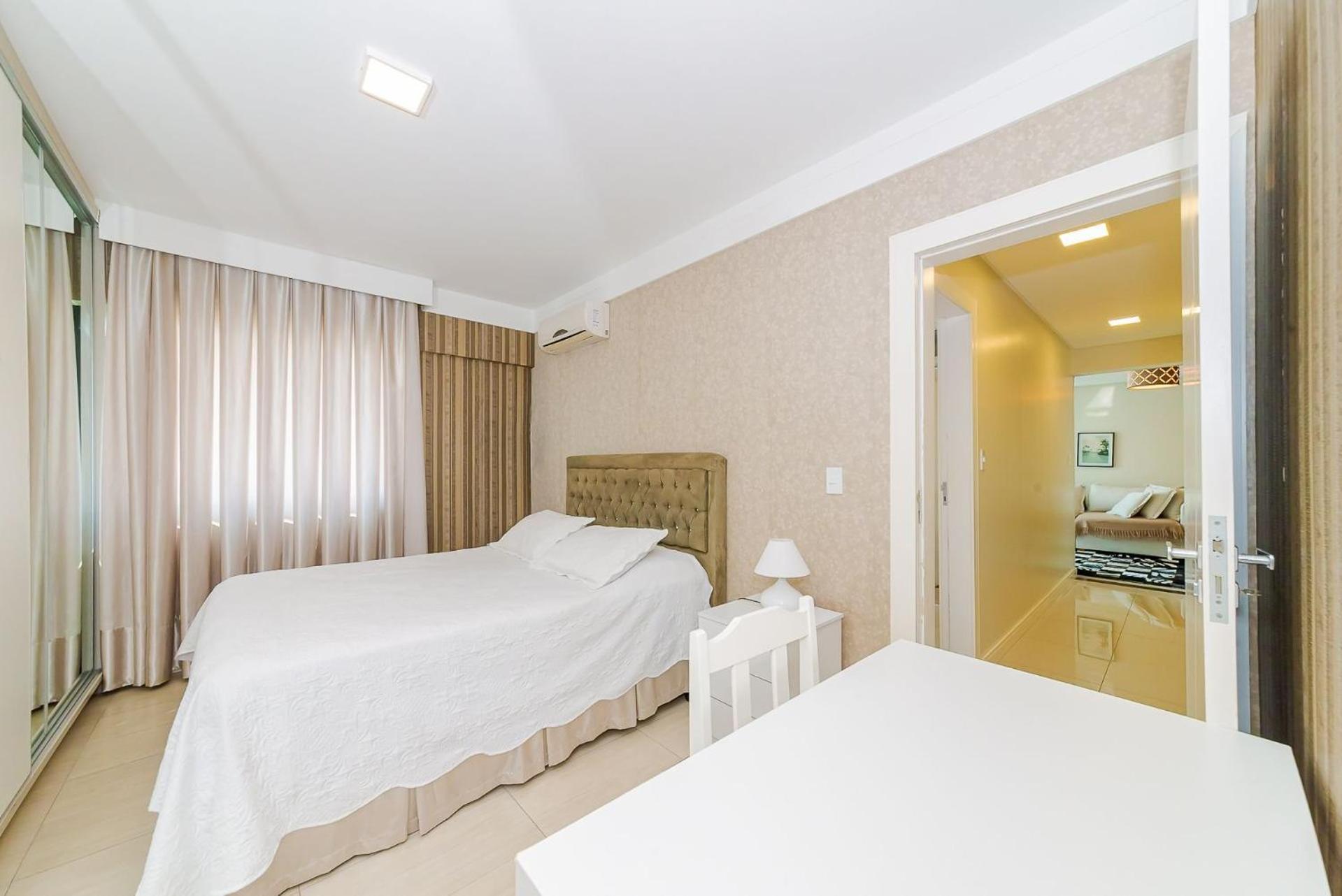 3 Suites Linda Vista Da Orla De Bc A 50M Da Praia - Somente Familiares Балнеариу-Камбориу Экстерьер фото